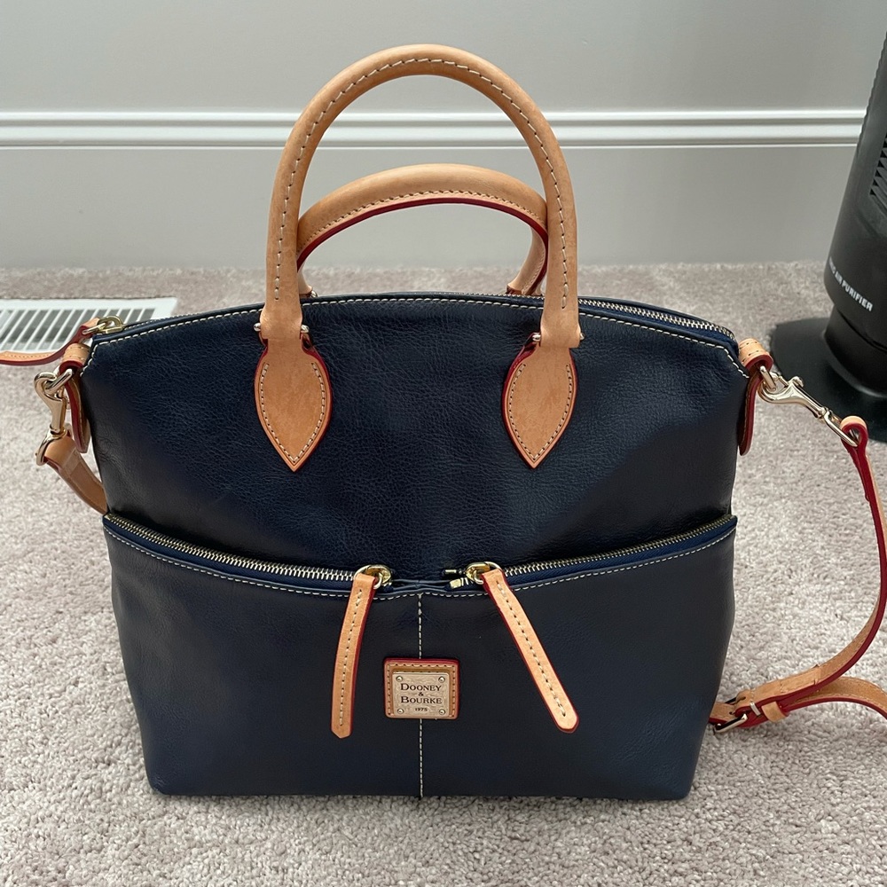Dooney & Bourke navy leather shoulder bag
